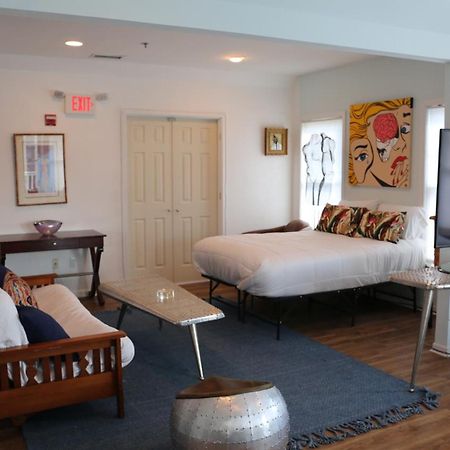 Tavern On The Bay Hotel - Frank Sinatra Suite Somers Point Buitenkant foto